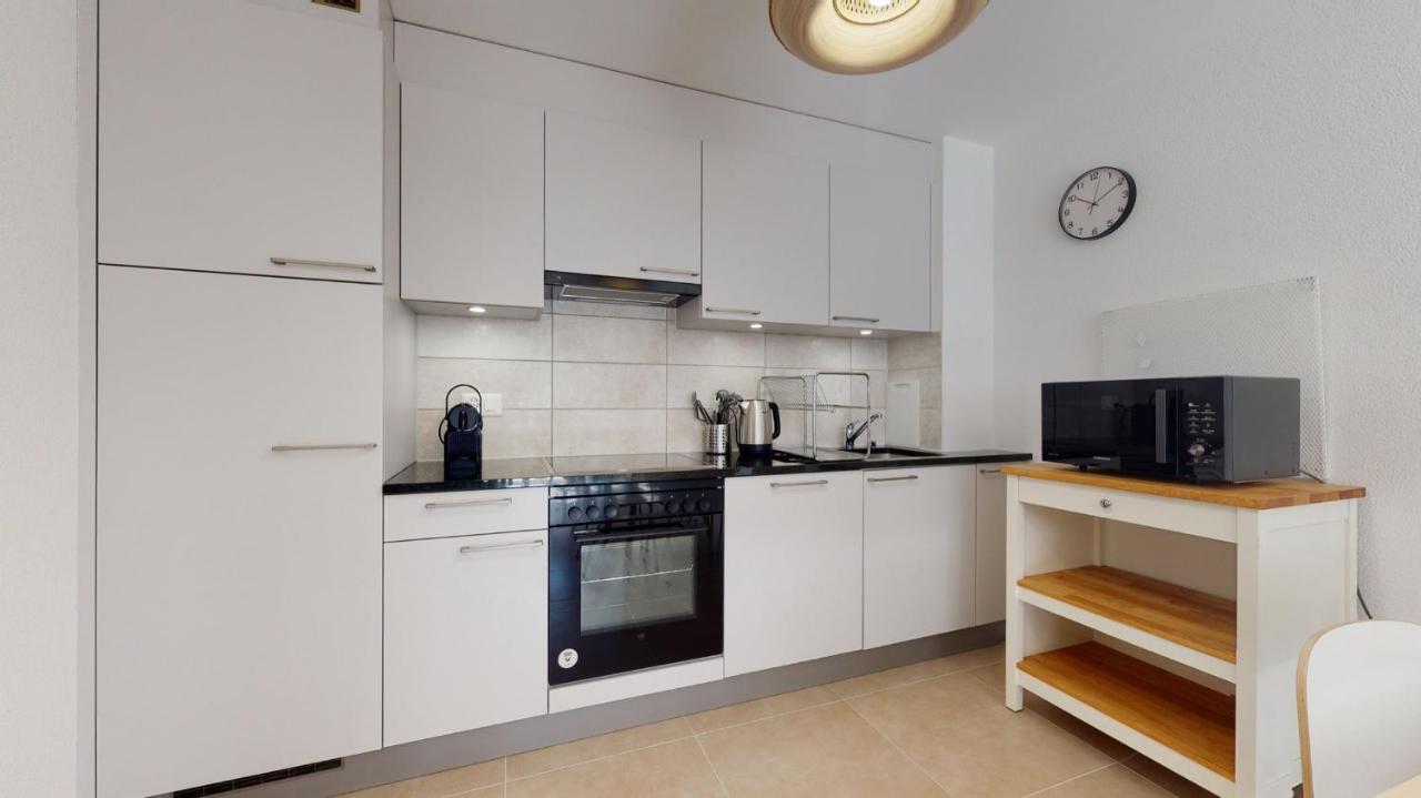 At 10min From Payerne, Fully Equipped Appartamento